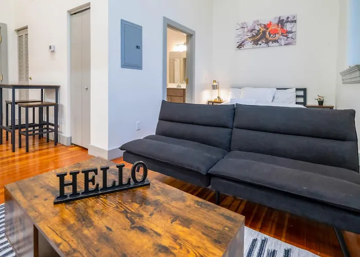 Bright And Modern Studio In Louisville # 309