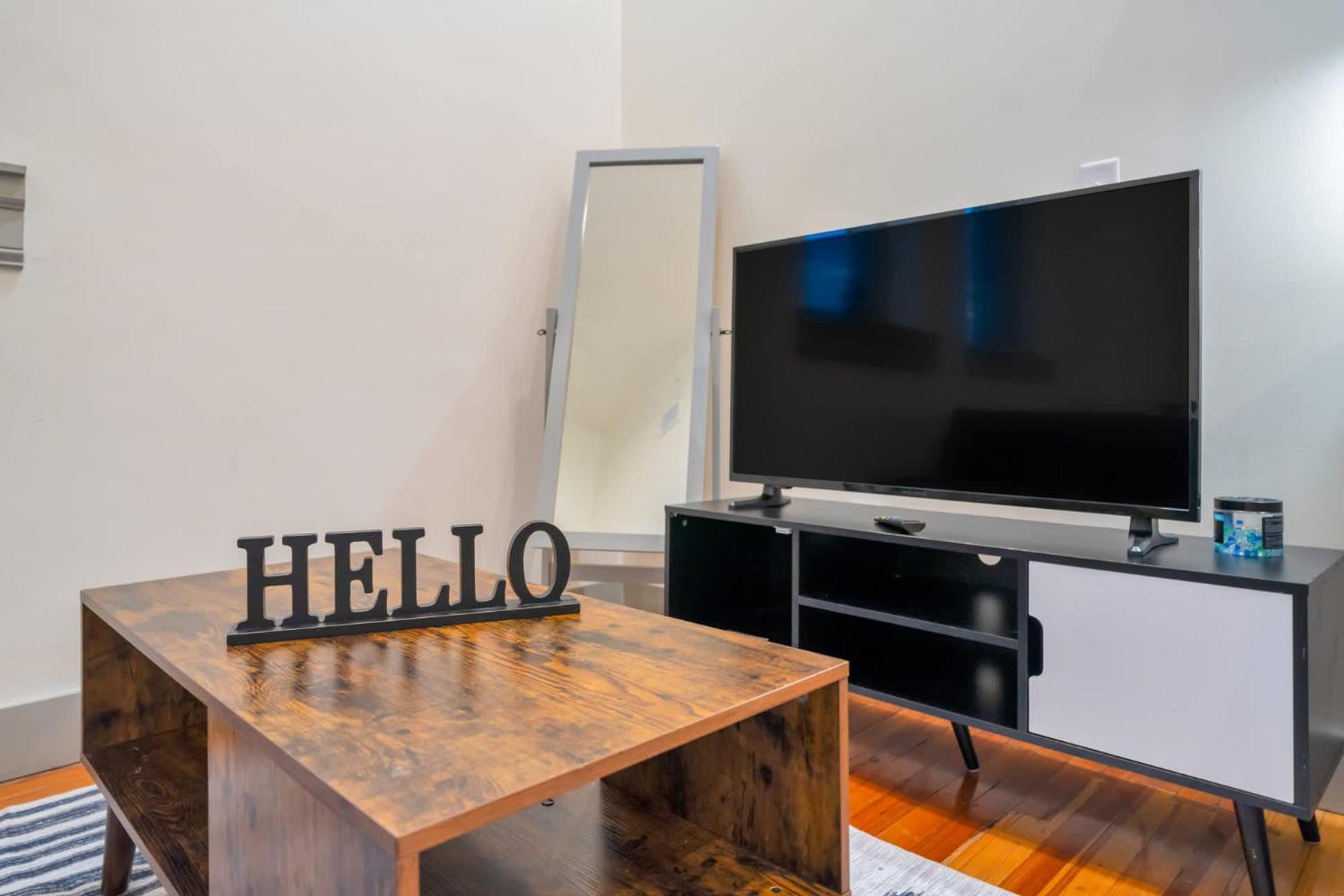 Bright And Modern In # 309 Apartment *